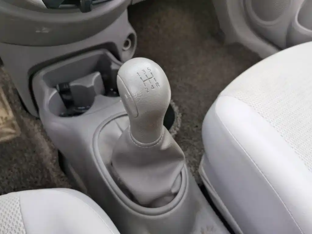 Nissan Sunny 2016 — фото 14
