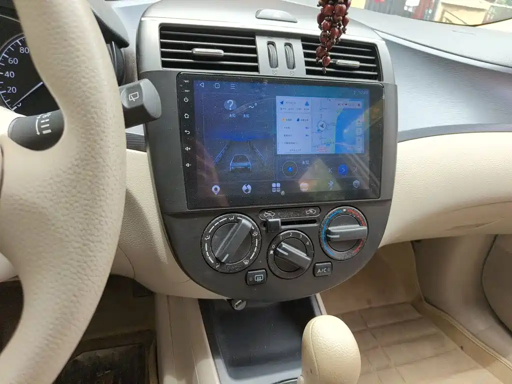 Nissan Tiida 2015 — фото 10