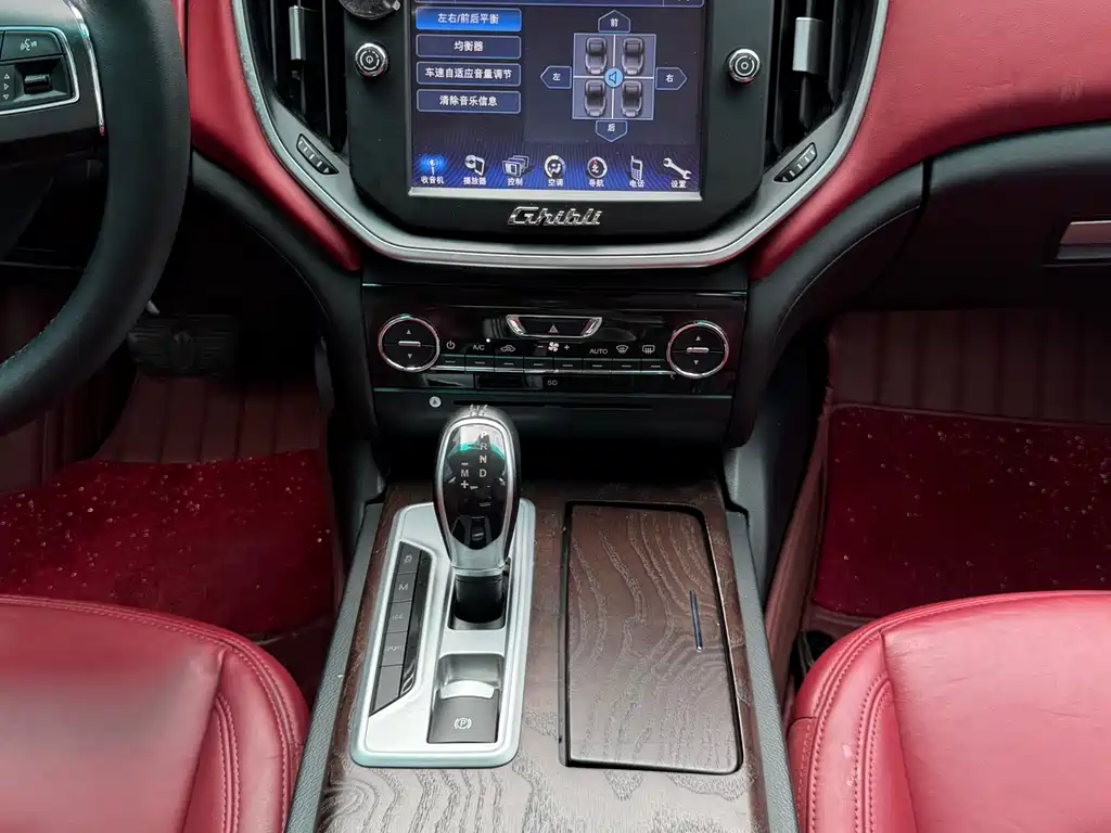 Maserati Ghibli 2016 — фото 11