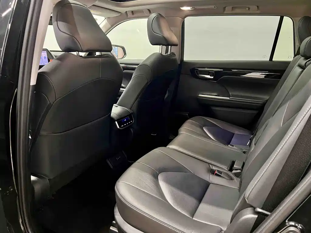 Toyota Highlander 2024 — фото 11
