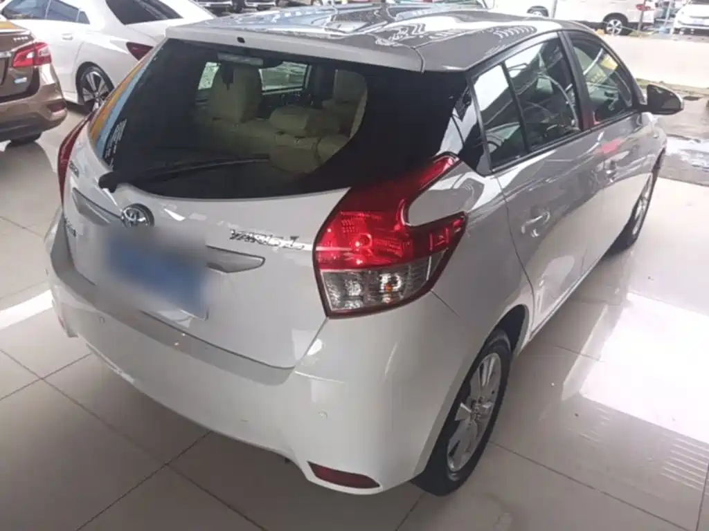 Toyota Yaris L 2015 — фото 7