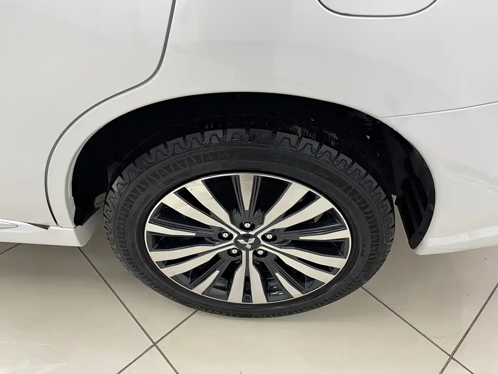 Mitsubishi Outlander 2022 — фото 16