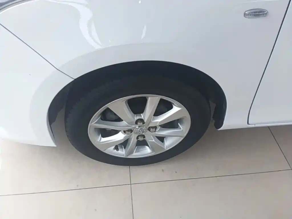 Toyota Yaris L 2015 — фото 23