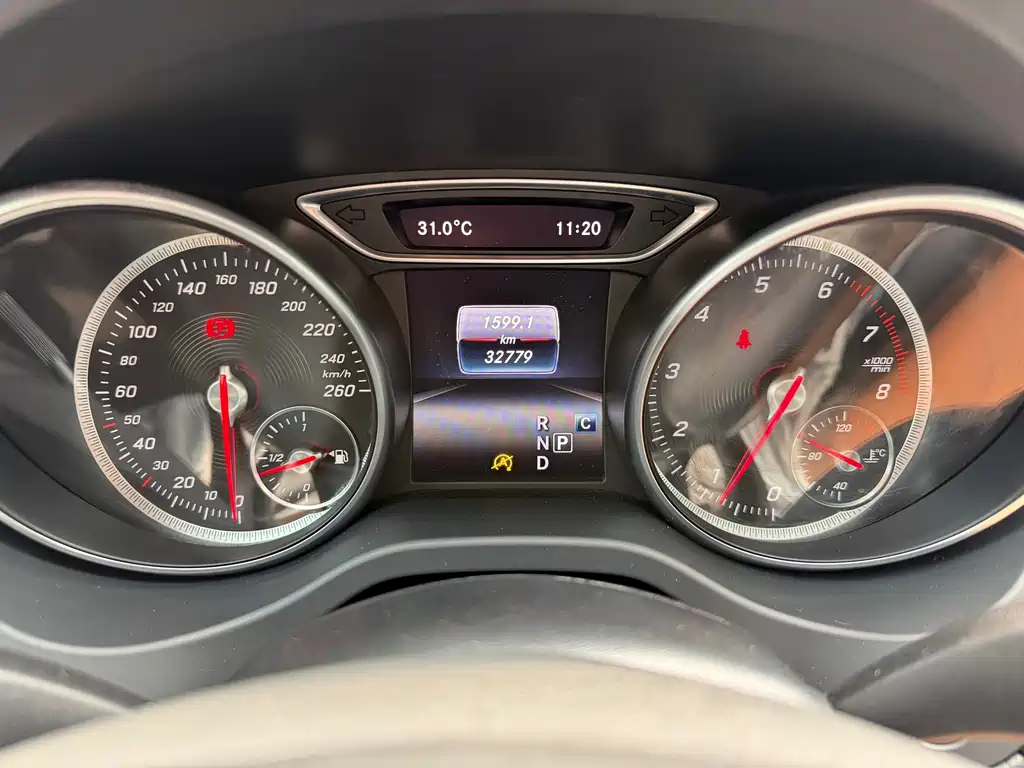 Mercedes-Benz GLA 2017 — фото 16