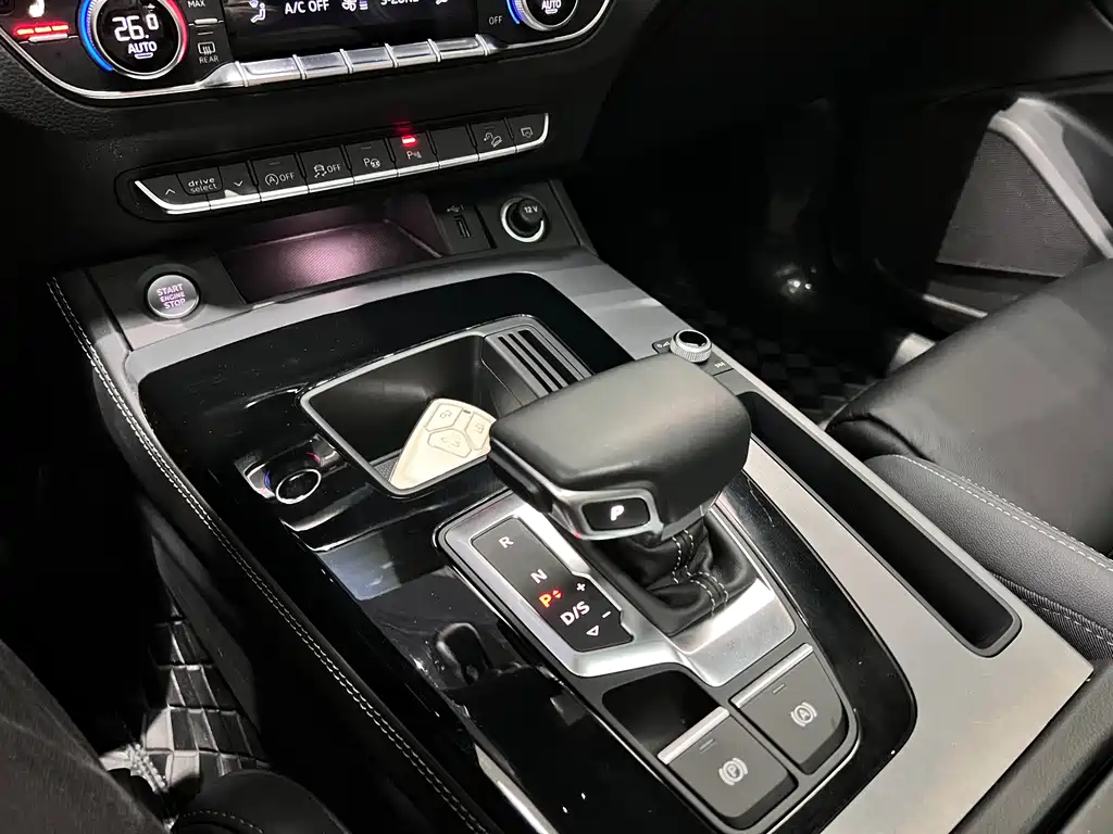 Audi Q5L Sportback 2023 — фото 12