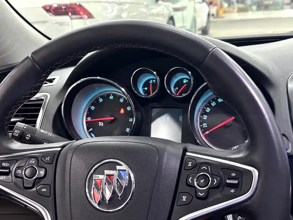 Buick Regal 2015 — фото 28