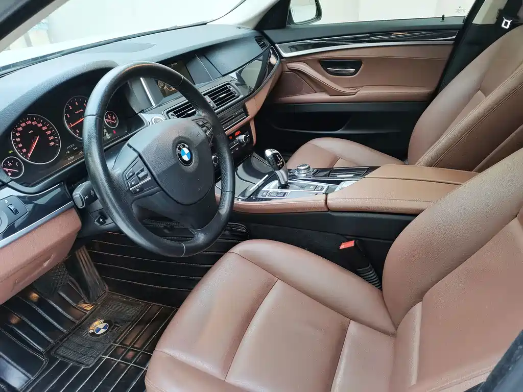 BMW 5 Series 2015 — фото 16