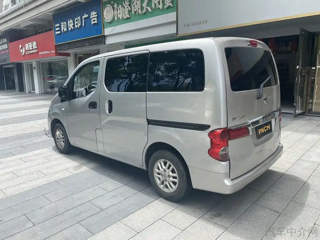 Nissan NV200 2014 — фото 15