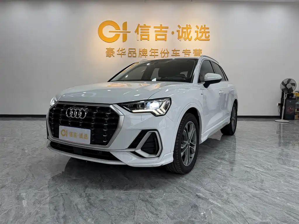 Audi Q3 2020 — фото 1