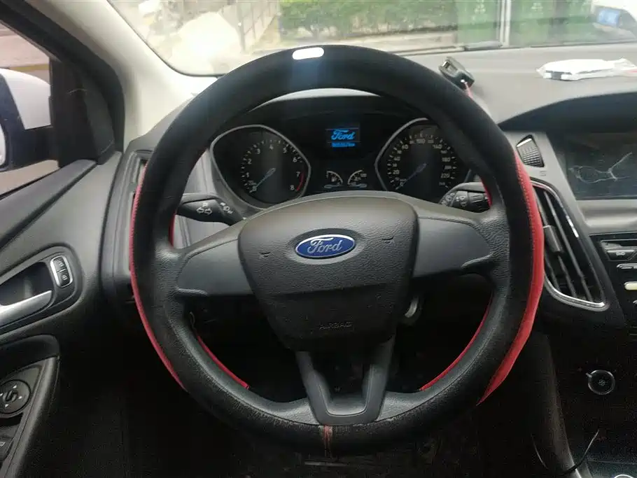 Ford Focus 2017 — фото 15