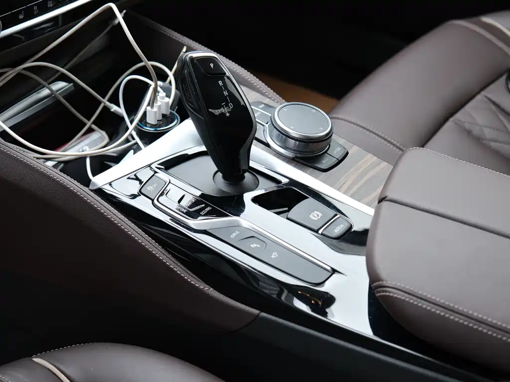 BMW 5 Series New Energy 2019 — фото 11