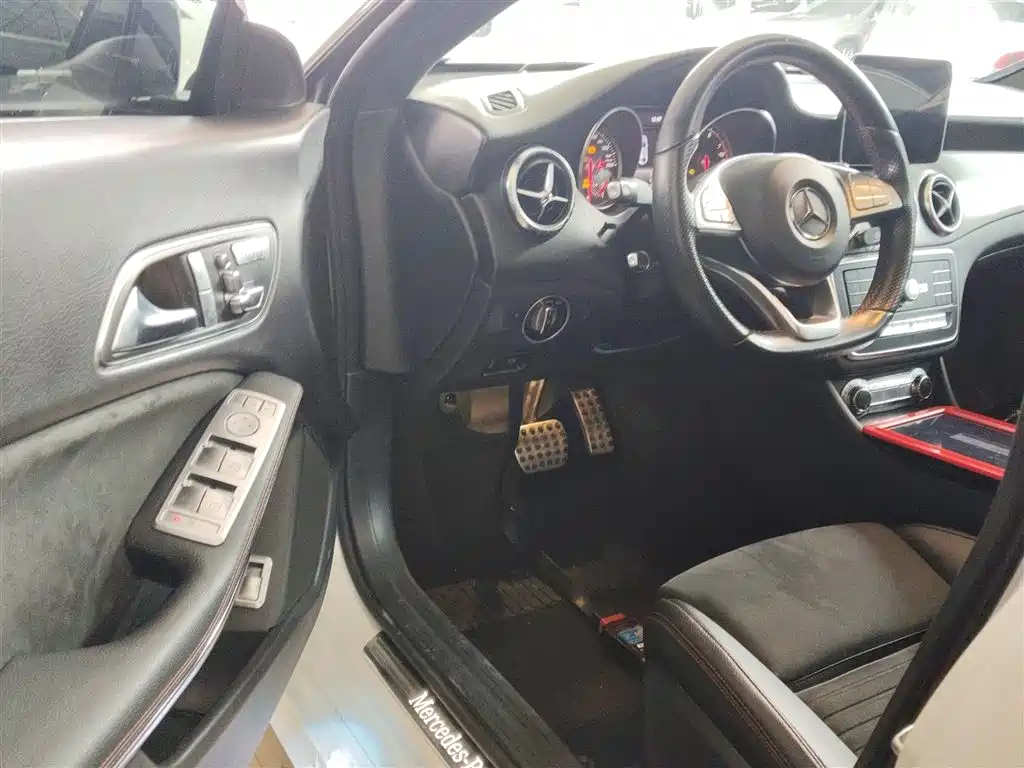 Mercedes-Benz CLA 2018 — фото 16