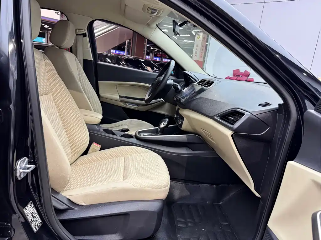 Ford Escort 2015 — фото 16