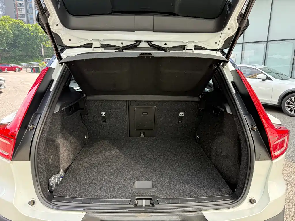 Volvo XC40 2020 — фото 17