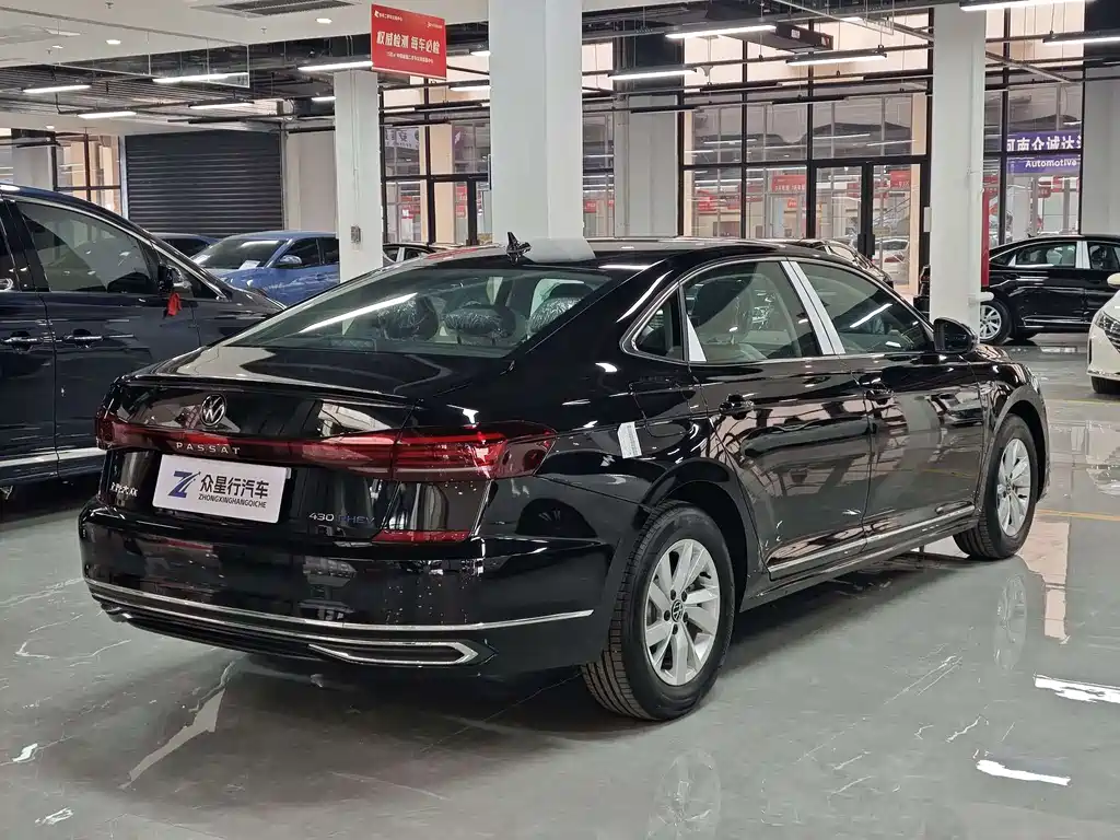Volkswagen Passat PHEV 2025 — фото 5