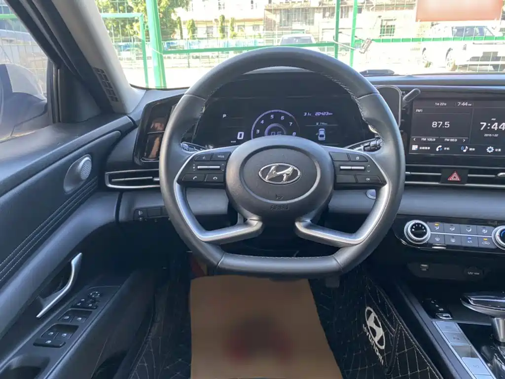 Hyundai Elantra 2022