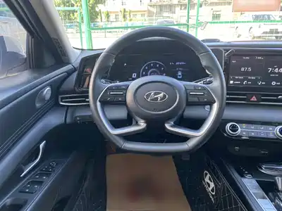 Hyundai Elantra 2022