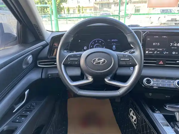 Hyundai Elantra 2022