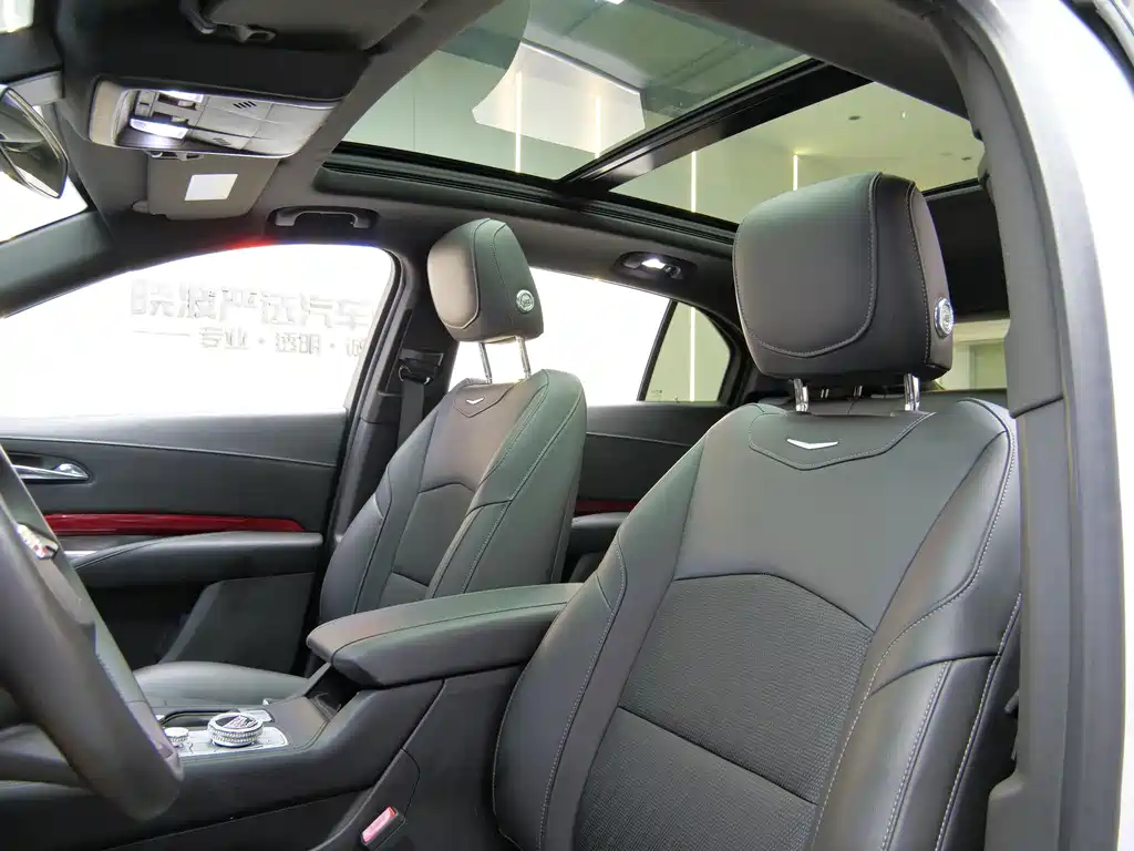 Cadillac XT4 2018 — фото 10