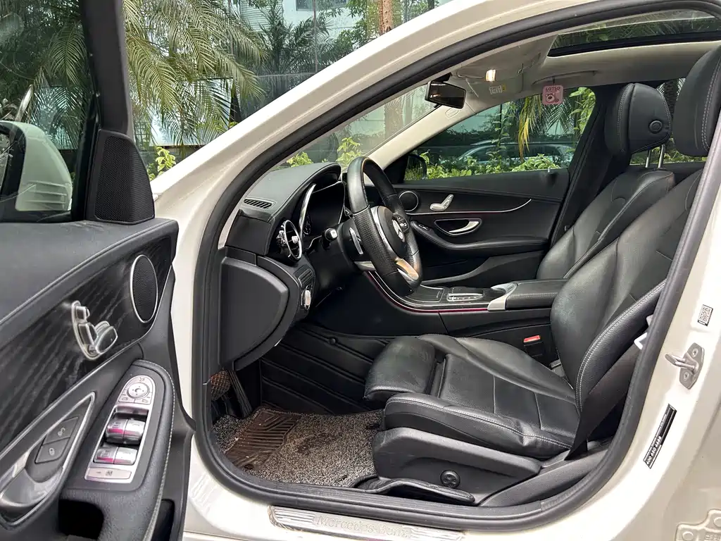 Mercedes-Benz C-Class 2020