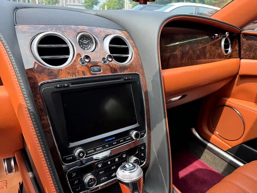 Bentley Flying Spur 2015 — фото 21