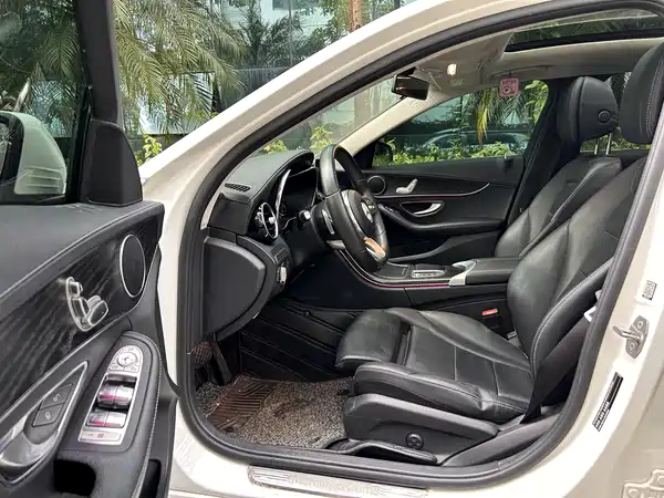 Mercedes-Benz C-Class 2020