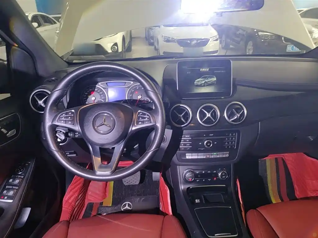 Mercedes-Benz B-Class 2017 — фото 10