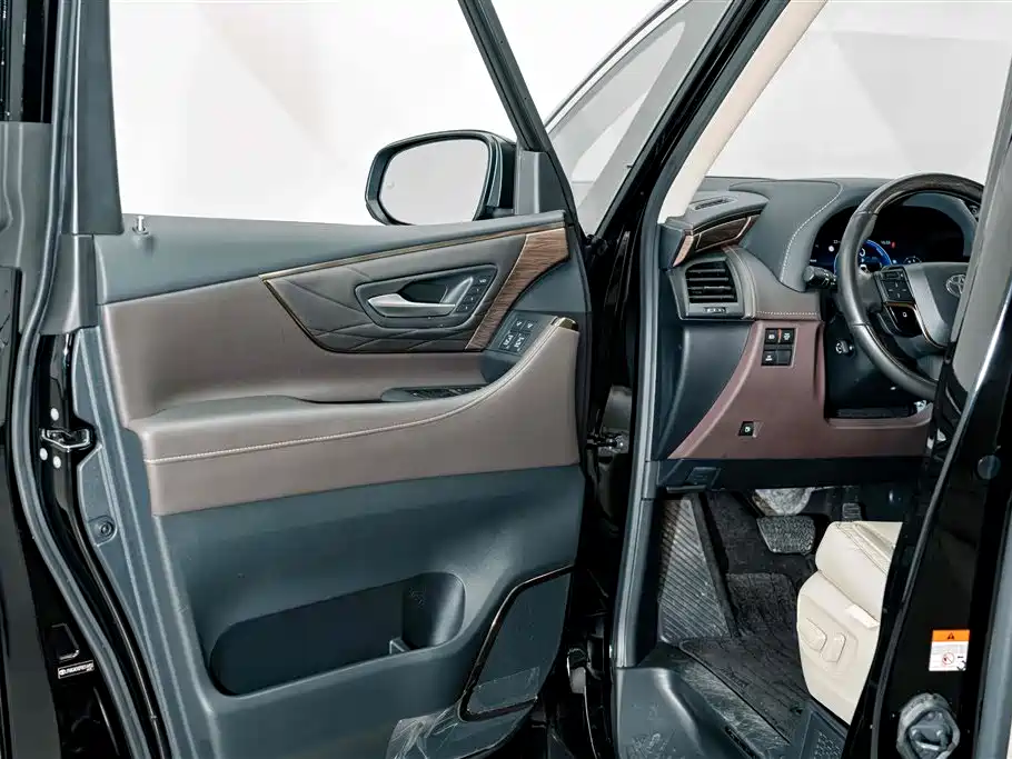 Toyota Alphard 2024 — фото 18