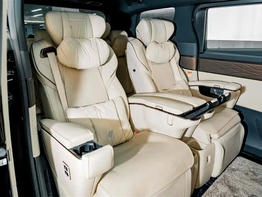 Toyota Alphard 2024 — фото 24