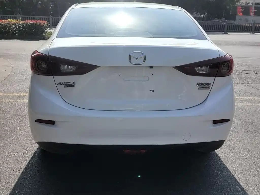 Mazda 3 Axela 2016 — фото 10