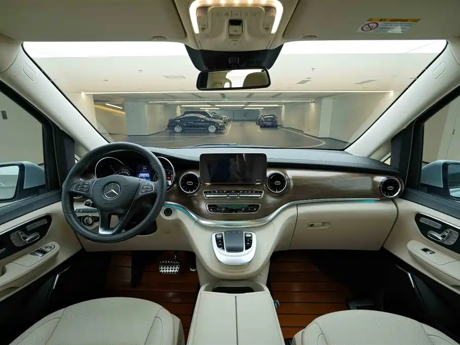 Mercedes-Benz V-Class 2022 — фото 20