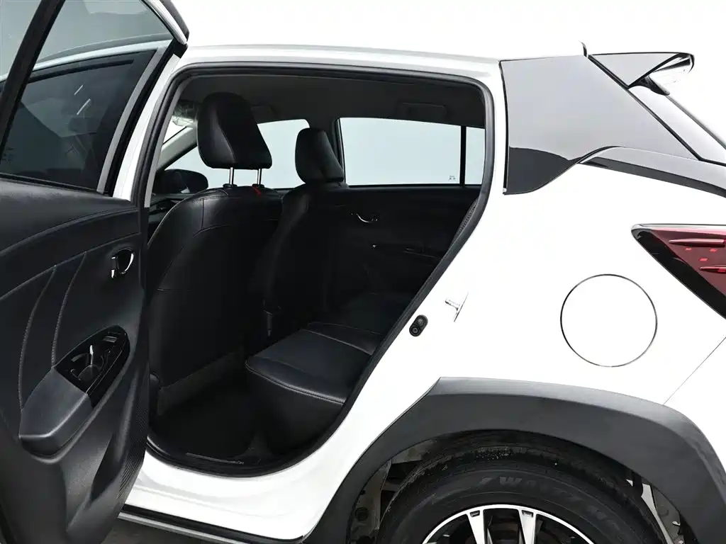 Toyota Yaris L 2022 — фото 14