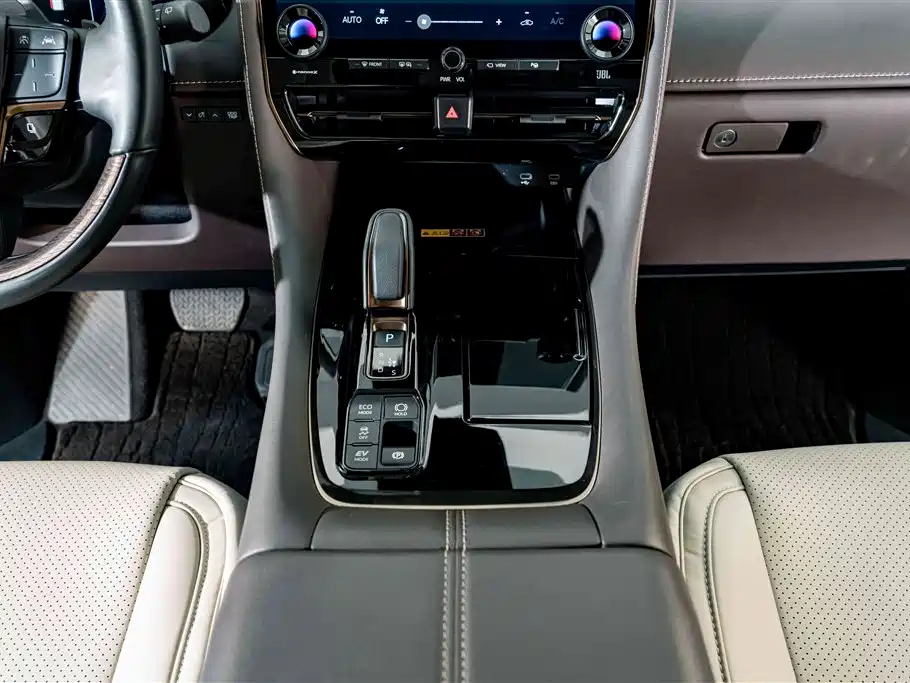 Toyota Alphard 2024 — фото 15