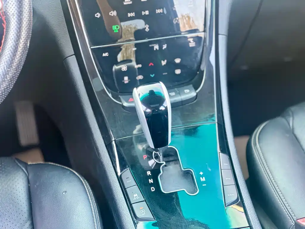 Luxgen Big 7 SUV 2017 — фото 31