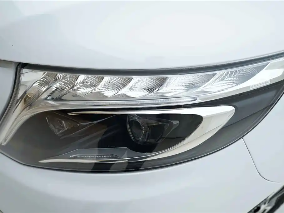 Mercedes-Benz V-Class 2022 — фото 14