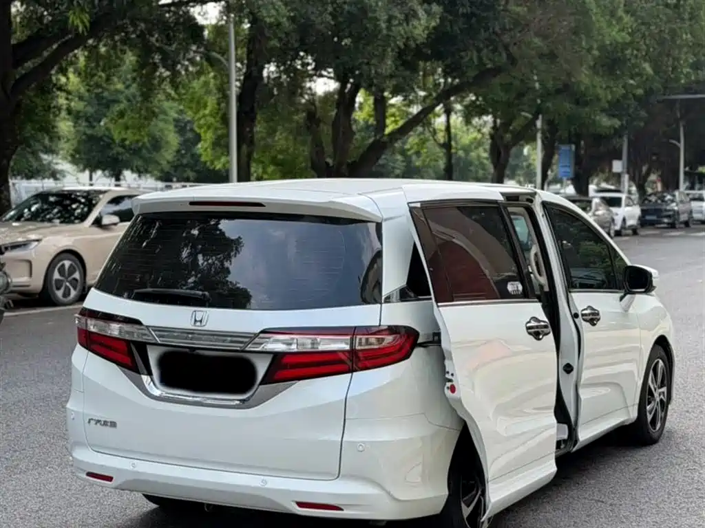 Honda Odyssey 2015 — фото 9
