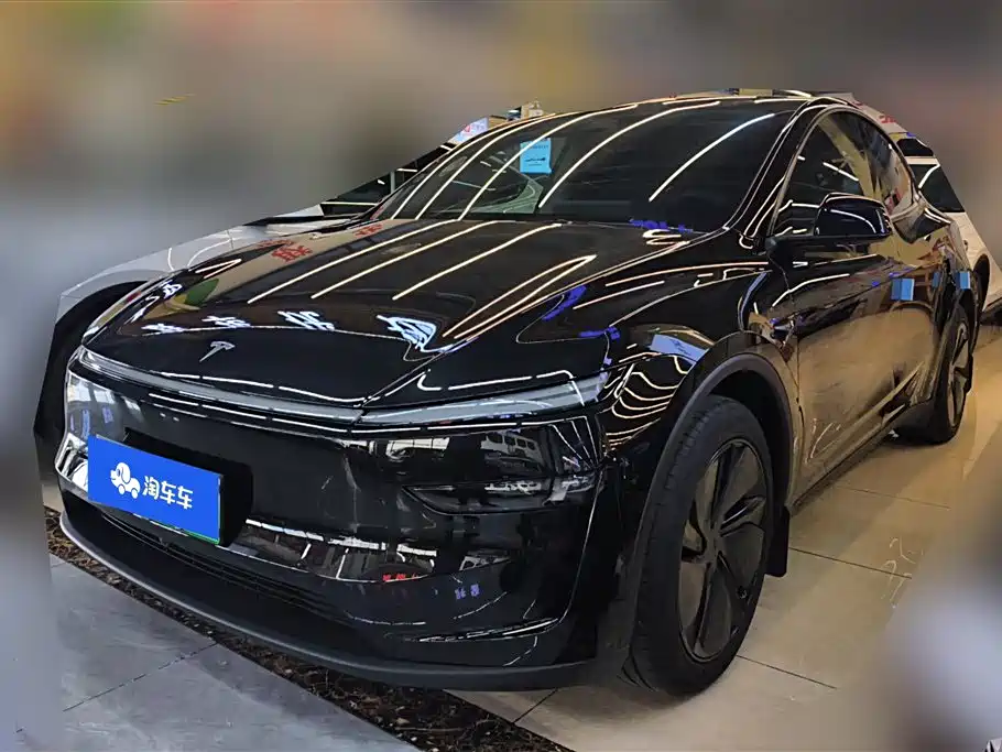 Tesla Model Y 2025