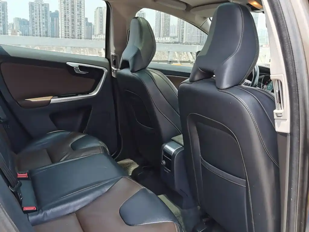Volvo XC60 2015 — фото 14