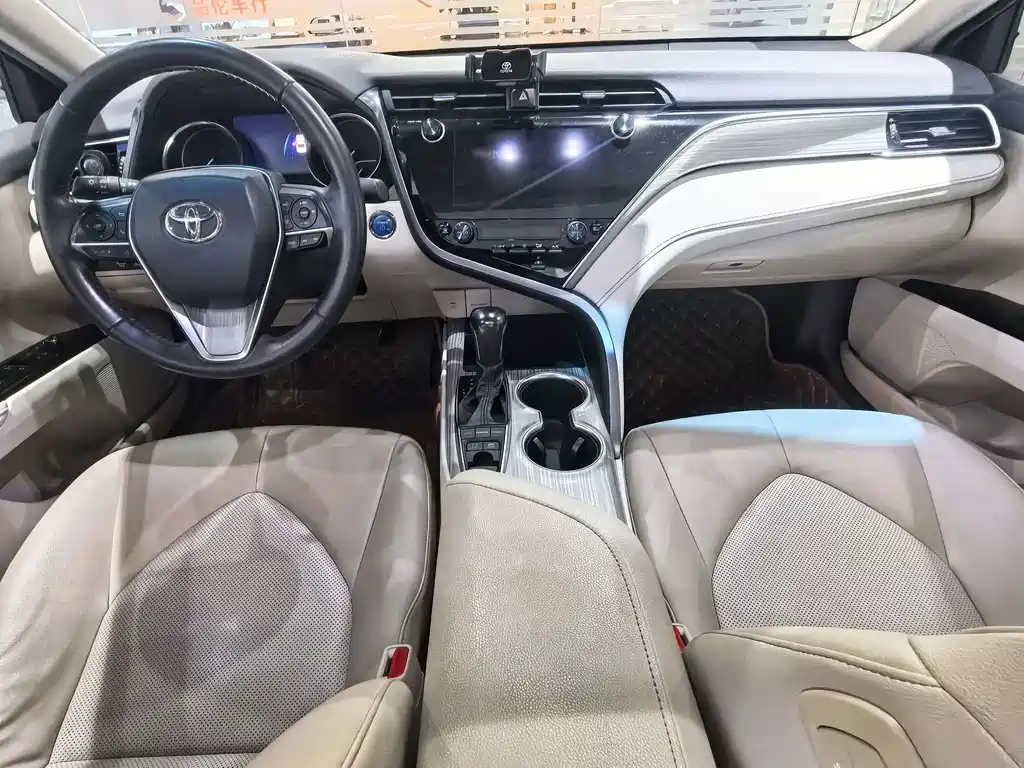 Toyota Camry 2020 — фото 5