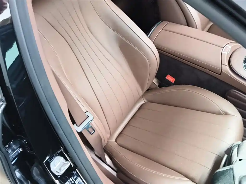 Mercedes-Benz E-Class 2023 — фото 25