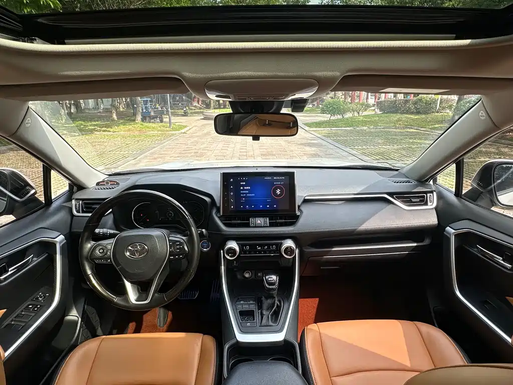 Toyota RAV4 2021 — фото 12