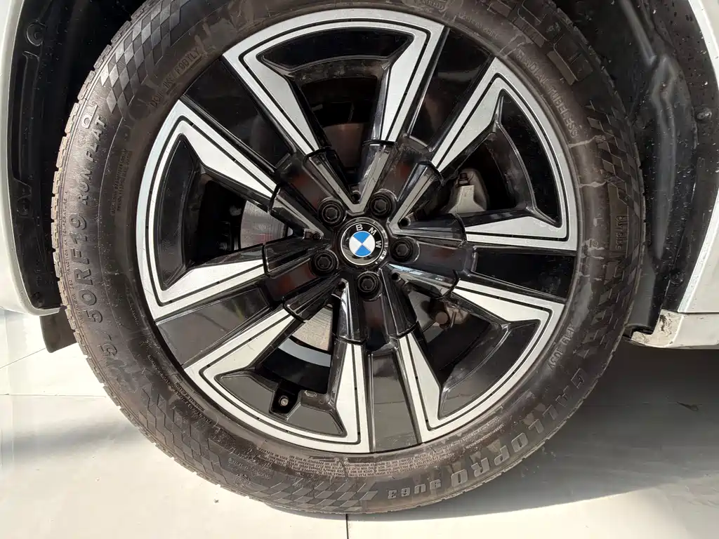 BMW iX3 2023 — фото 10