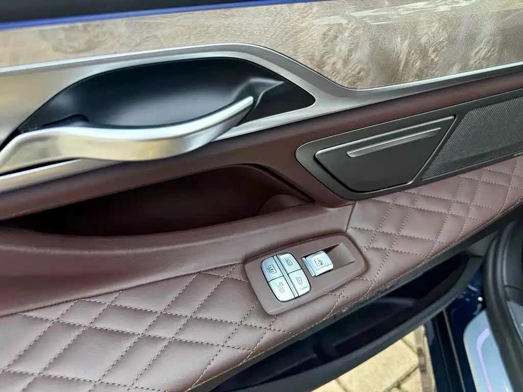 BMW 7 Series 2019 — фото 11