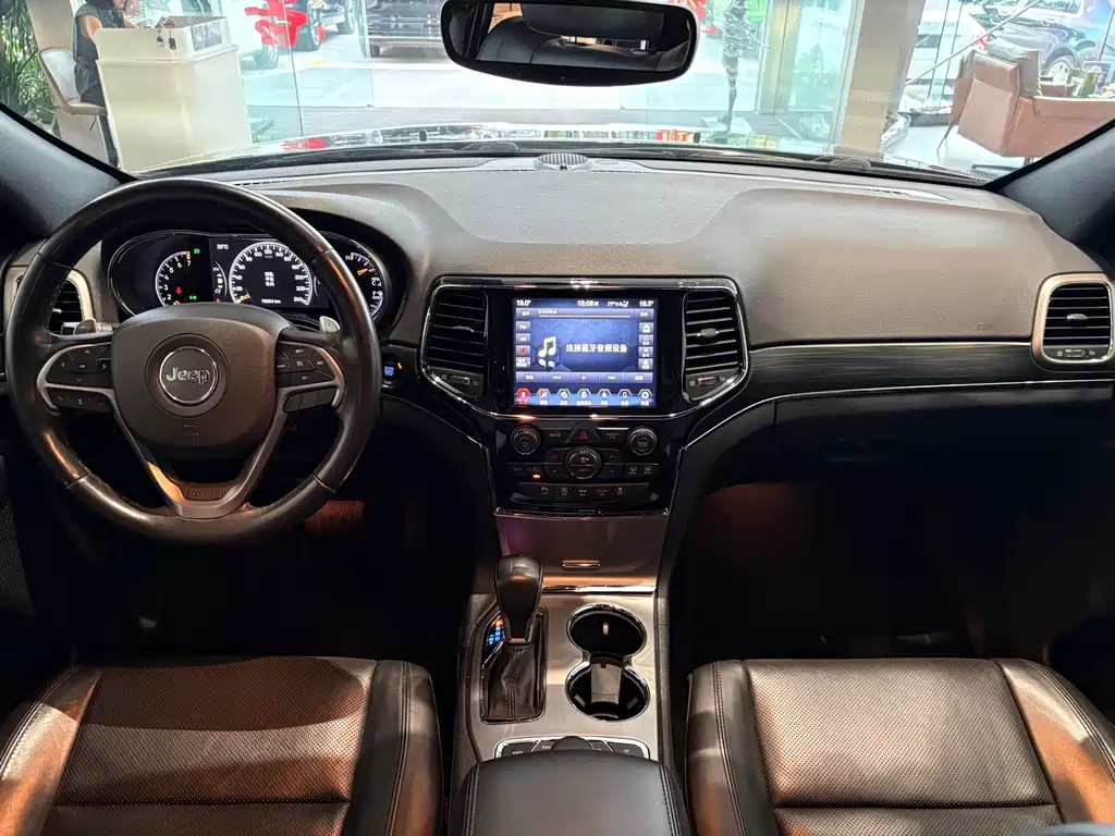 Jeep Grand Cherokee 2020 — фото 10