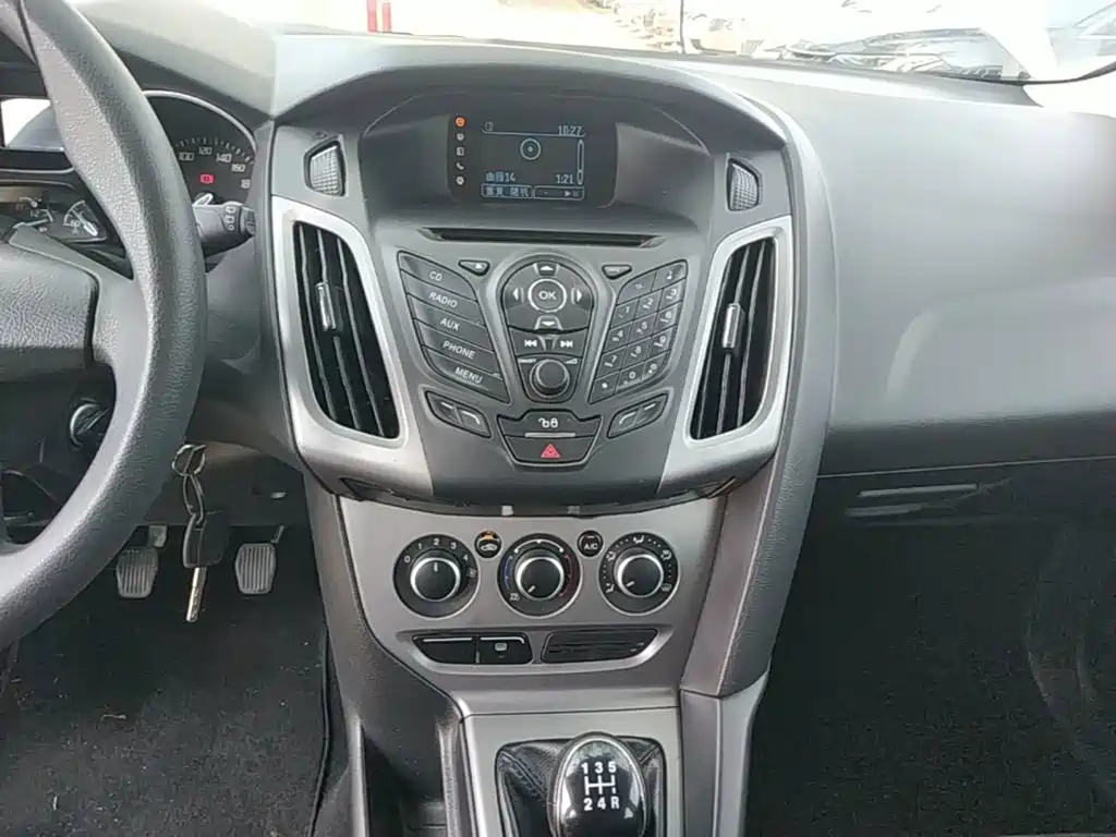 Ford Focus 2015 — фото 13