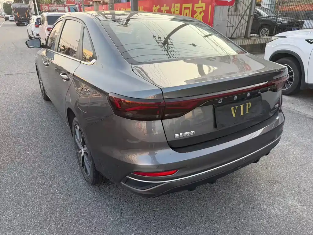Geely Emgrand 2022