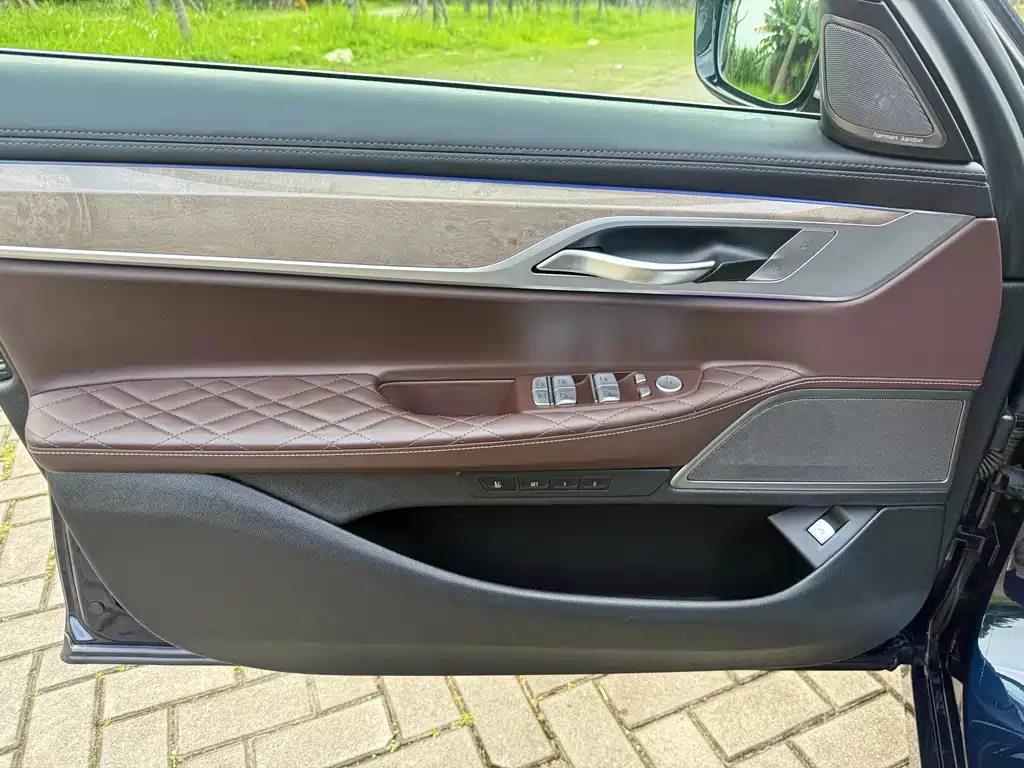 BMW 7 Series 2019 — фото 16
