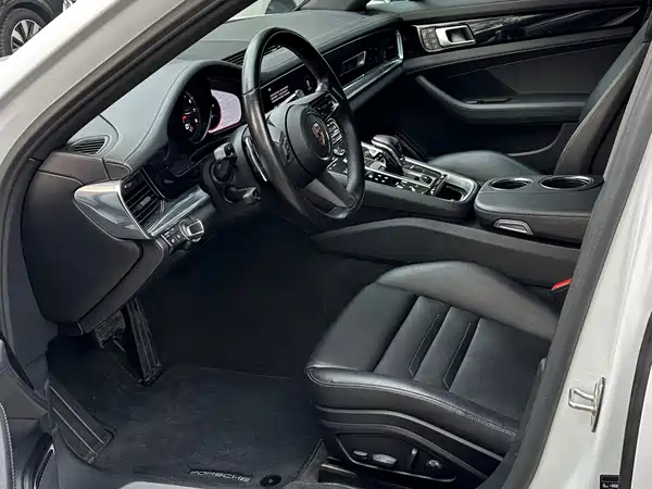 Porsche Panamera 2023