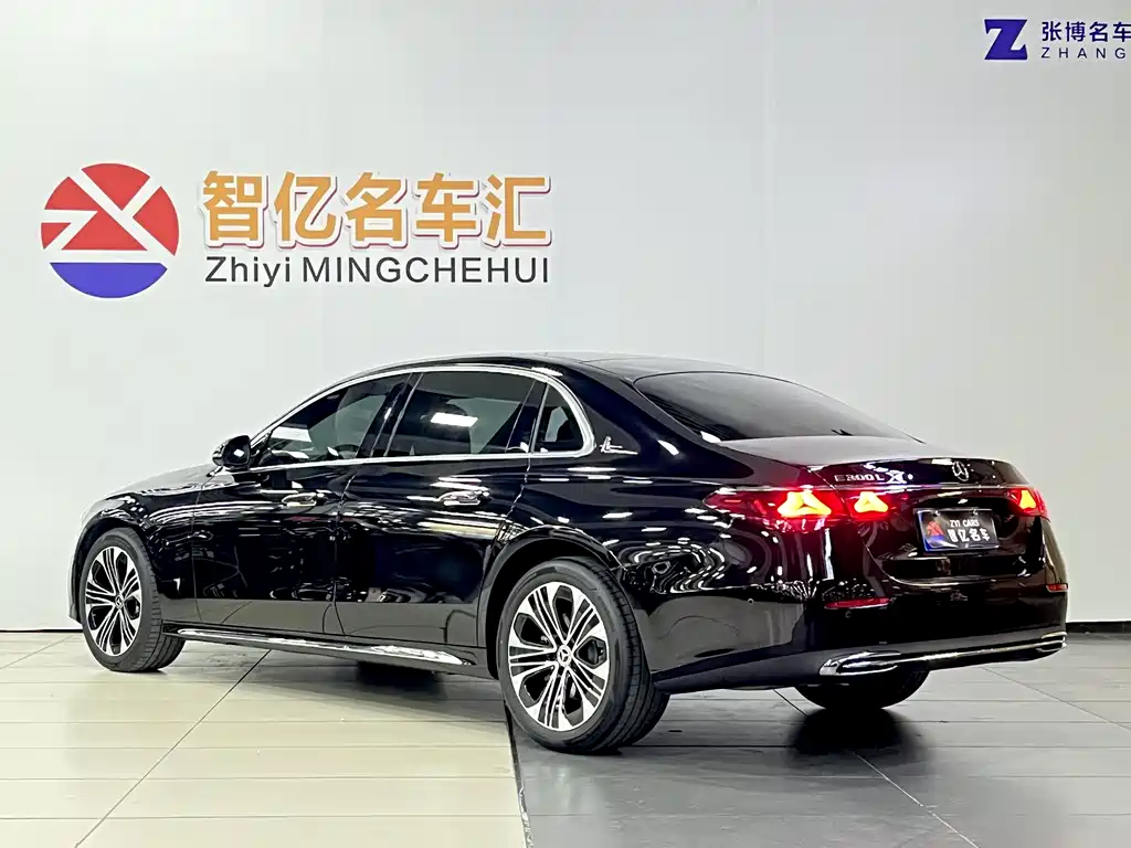 Mercedes-Benz E-Class 2025 — фото 4