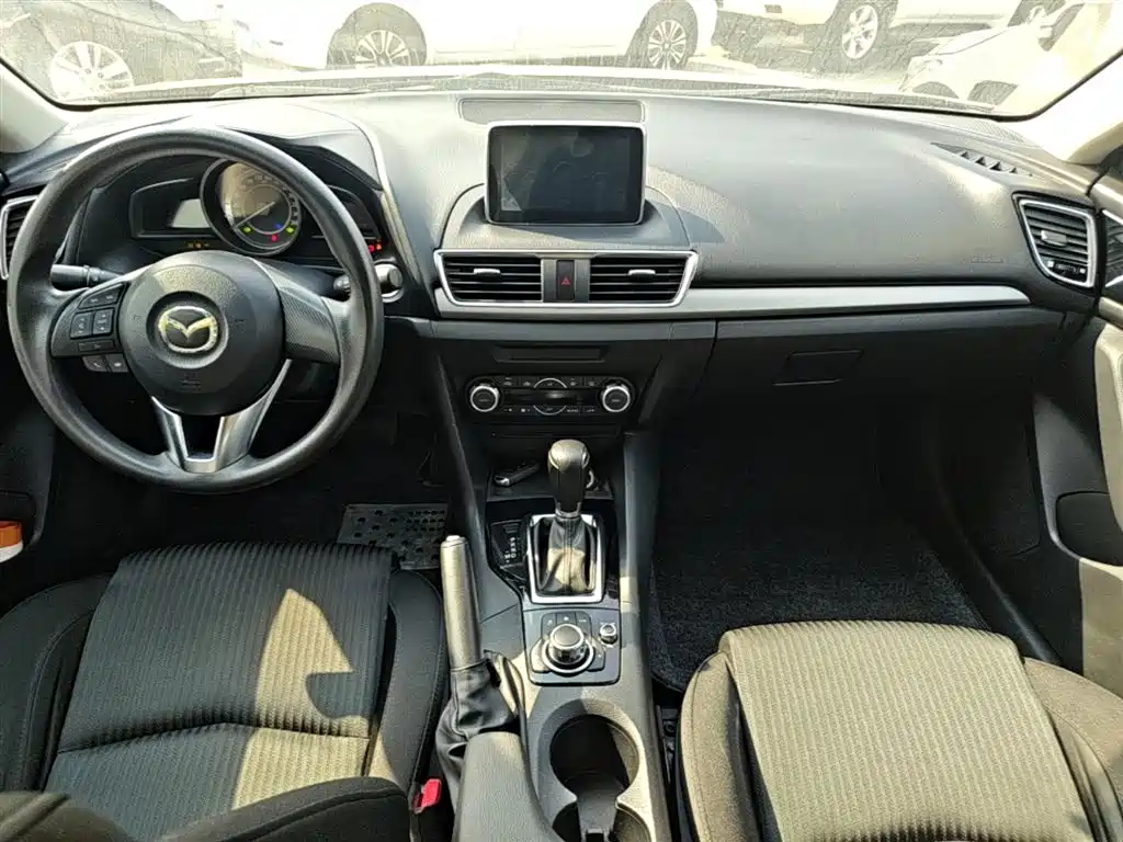 Mazda 3 Axela 2014 — фото 10